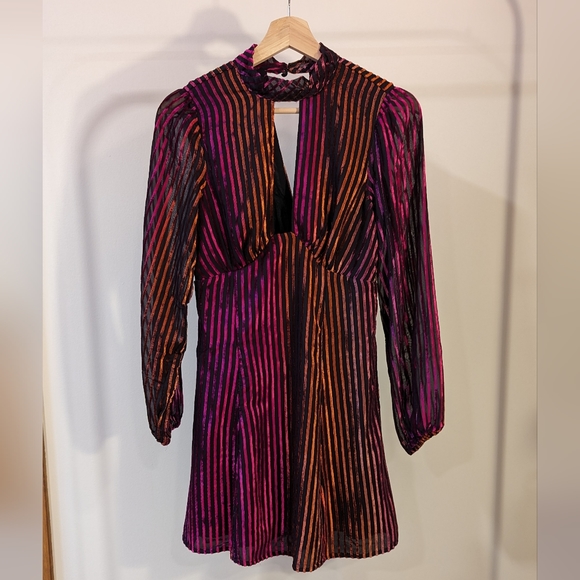 Anthropologie Long-Sleeve Cutout Tunic Velvet Mini Dress, Size 2 - Picture 3 of 9